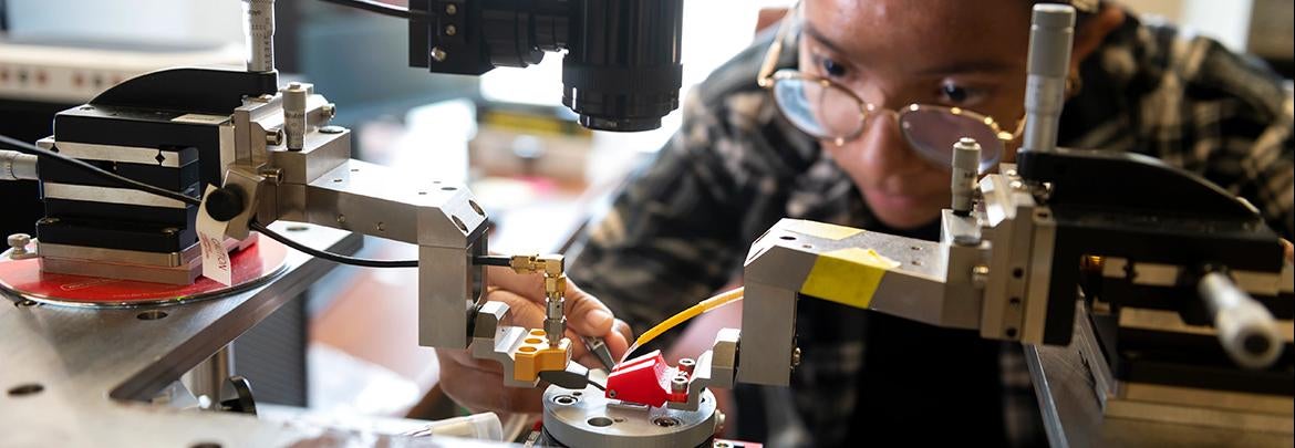 Pitt Engineering student working in the Youngblood Photonics Lab