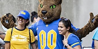 Attendees with panther mascot at grad student orientation picnic